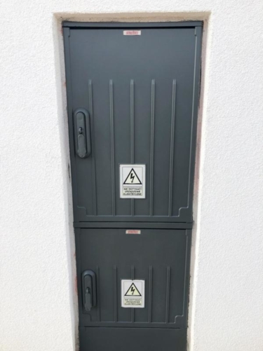 Renowacja starej skrzynki elektrycznej w ogrodzeniu - KIM Ogrodzenia Budzyń, Chodzież, Poznań