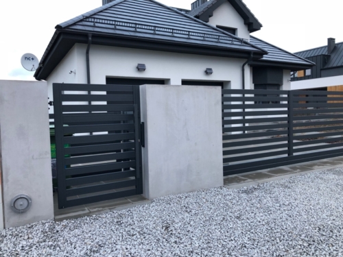 Wykonujemy i montujemy furtki oraz bramy stalowe, ocynkowane i malowane proszkowo. Nowoczesne i tradycyjne, bramy przesuwne i skrzydłowe - KIM Ogrodzenia Budzyń