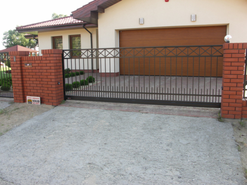 Wykonujemy i montujemy furtki oraz bramy stalowe, ocynkowane i malowane proszkowo. Nowoczesne i tradycyjne, bramy przesuwne i skrzydłowe - KIM Ogrodzenia Budzyń