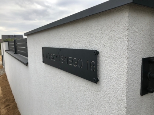 Tabliczka z nazwą ulicy - KIM Ogrodzenia Budzyń