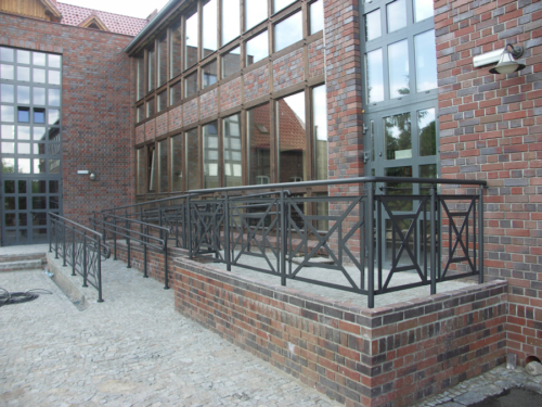 Wykonujemy i montujemy podjazdy i pochylnie dla niepełnosprawnych - KIM Ogrodzenia Budzyń