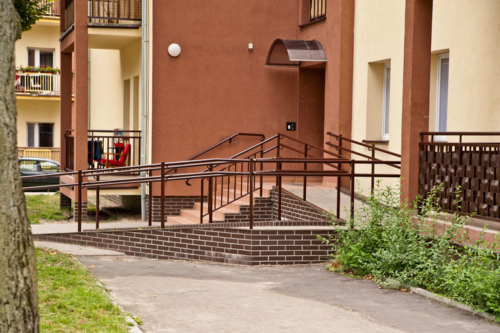 Wykonujemy i montujemy podjazdy i pochylnie dla niepełnosprawnych - KIM Ogrodzenia Budzyń