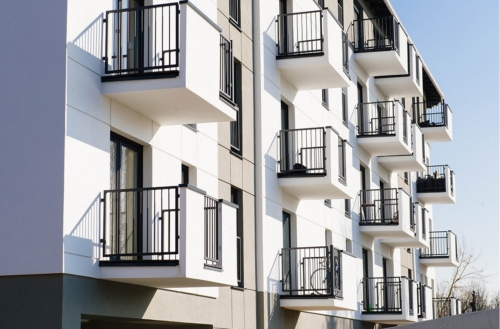 Wykonujemy i montujemy różne elementy ślusarki budowlanej - zadaszenia, poręcze, daszki - KIM Ogrodzenia Budzyń