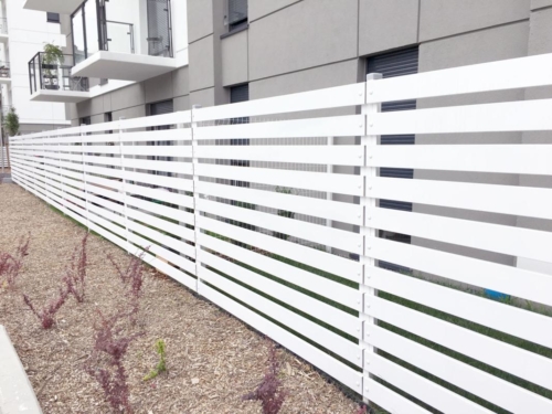 Wykonujemy i montujemy różne elementy ślusarki budowlanej - zadaszenia, poręcze, daszki - KIM Ogrodzenia Budzyń