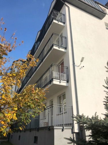 Balustrady balkonowe i przegrody balkonowe - stalowe, ocynkowane, malowane proszkowo wypełnienie - szkło bezpieczne matowe - KIM Ogrodzenia Budzyń, Chodzież, Piła, Poznań