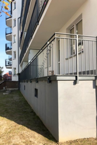 Balustrady balkonowe i przegrody balkonowe - stalowe, ocynkowane, malowane proszkowo wypełnienie - szkło bezpieczne matowe - KIM Ogrodzenia Budzyń, Chodzież, Piła, Poznań