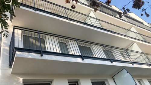 Balustrady balkonowe i przegrody balkonowe - stalowe, ocynkowane, malowane proszkowo wypełnienie - szkło bezpieczne matowe - KIM Ogrodzenia Budzyń, Chodzież, Piła, Poznań